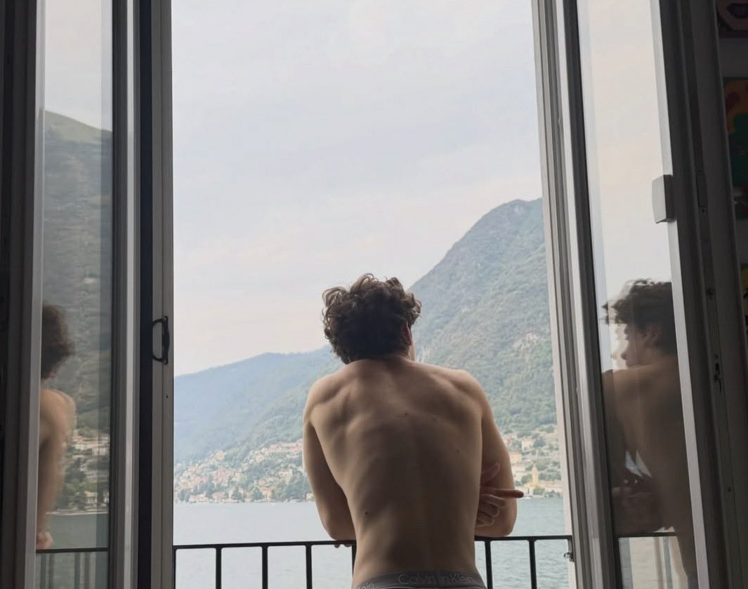 PageSixGirl's tweet photo. suertuda la mujer q tenga esta vista al despertar https://t.co/bv0RfFaTkq