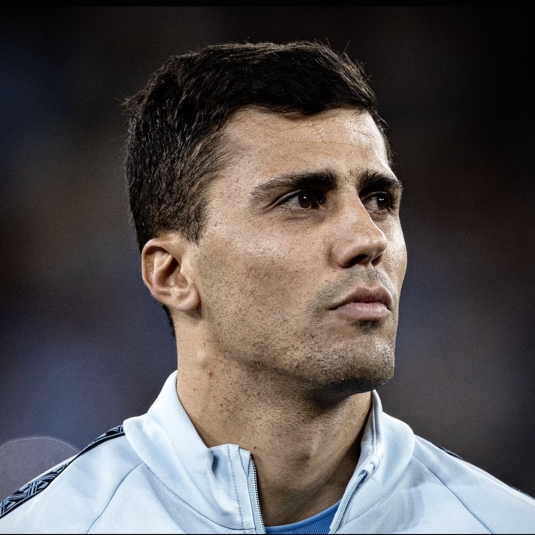 H_alsmry's tweet photo. كان القطعة الناقصة بالفريق
لاعب عقليته كبيرة وكان الريال يحتاجه ولكن اضاعه بيريز وتركه لغريمه برشلونة طمعاً في تخفيض قيمة التعاقد معه 

😡😡😡 https://t.co/xKYTXfmsLV