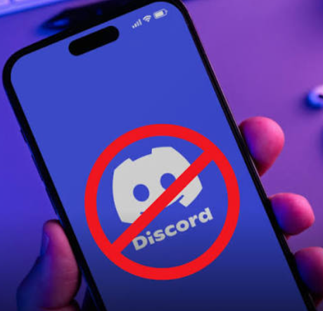 Alexmorettibr's tweet photo. A plataforma de games DISCORD será bloqueada em todo o território brasileiro após um pedido do governo Lula.

Janja pediu o bloqueio imediato do Discord, e a AGU anunciou uma ação contra a plataforma.

  “A gente precisa retirar o Discord do ar! A gente precisa bloquear o Discord no Brasil de qualquer forma”