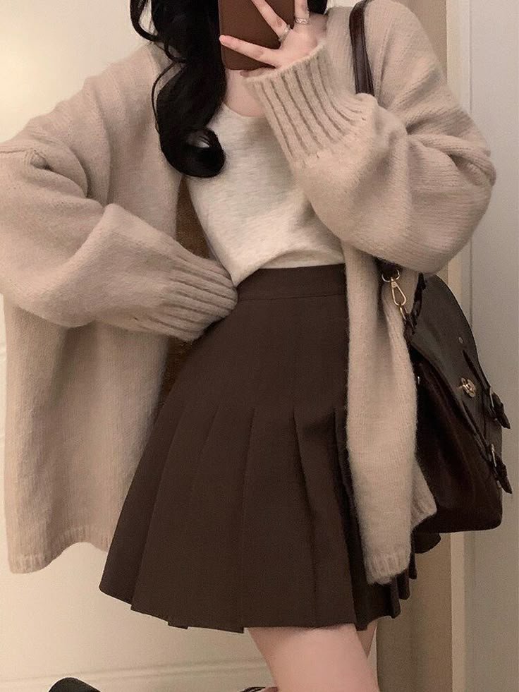 dawnbreaker_joy's tweet photo. ────────── ⠀ ♥︎ ⠀ ──────────
if my MC were real . . .   ⠀ ⠀⠀ ⠀⠀
             she would look like these photos https://t.co/G6igPiphwM