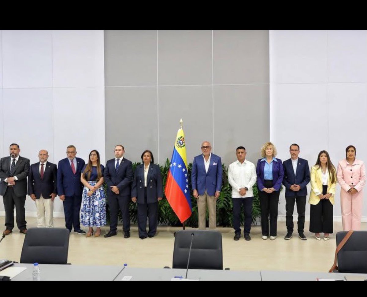 ant0ninh0__'s tweet photo. Que inocentes somos los venezolanos. https://t.co/E8X1ejQ1Gb