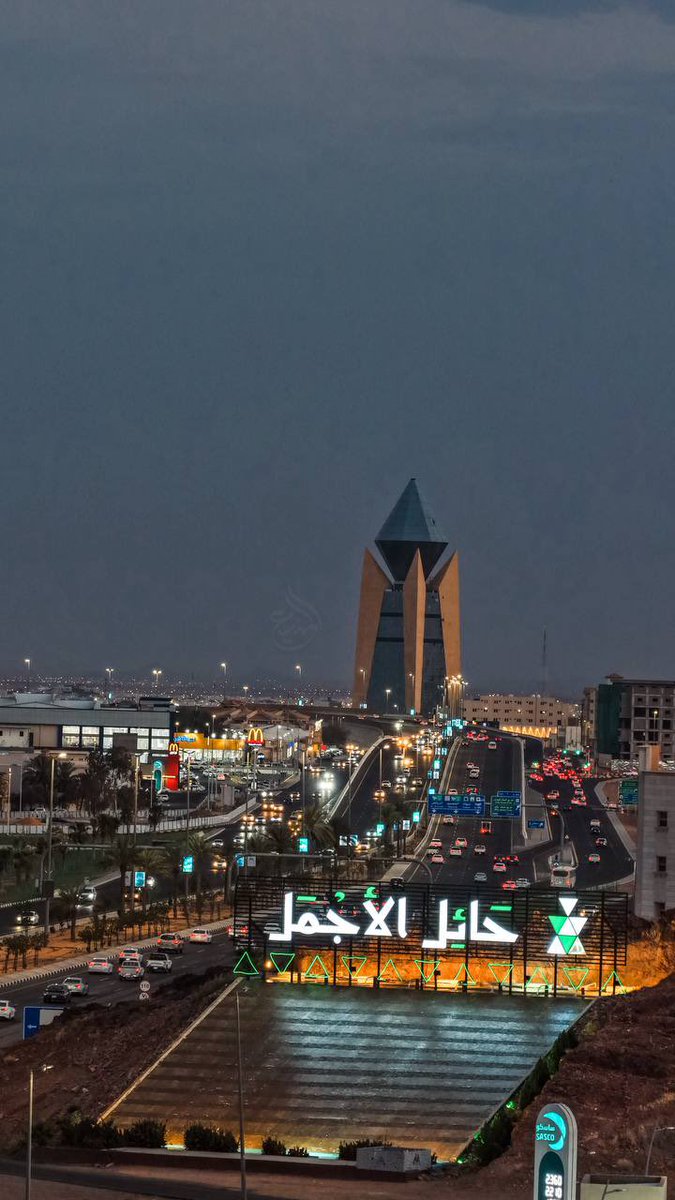 ahmadalmuhsn's tweet photo. في #حائل.. للجمال تفاصيل مختلفة، أجواءٌ تأسر القلب، وطبيعةٌ تمنح المكان سحره الخاص، وسماءٌ تفتح للروح نافذةً من الهدوء.

هنا.. لكل لحظة جمال، ولكل مكان حكاية. 
📸 : @abodalmny3 https://t.co/eIbeQHb0gM