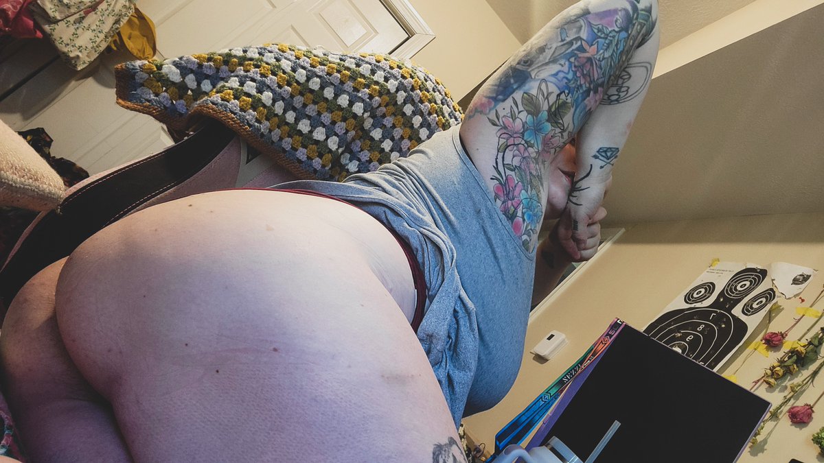 dandanthed's tweet photo. Using wagon Wednesday to show off my armpit tattoo 🤓 https://t.co/QQfiu0KGS9