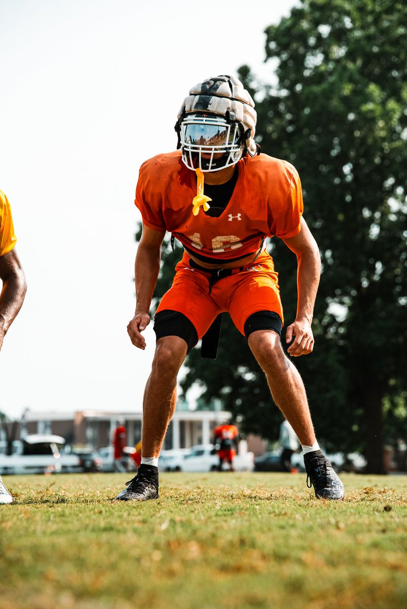 GoCamelsFB's tweet photo. Locked in 🔒

#FightAsONE | #RollHumps 🐪🏈 https://t.co/ebB00poAJB