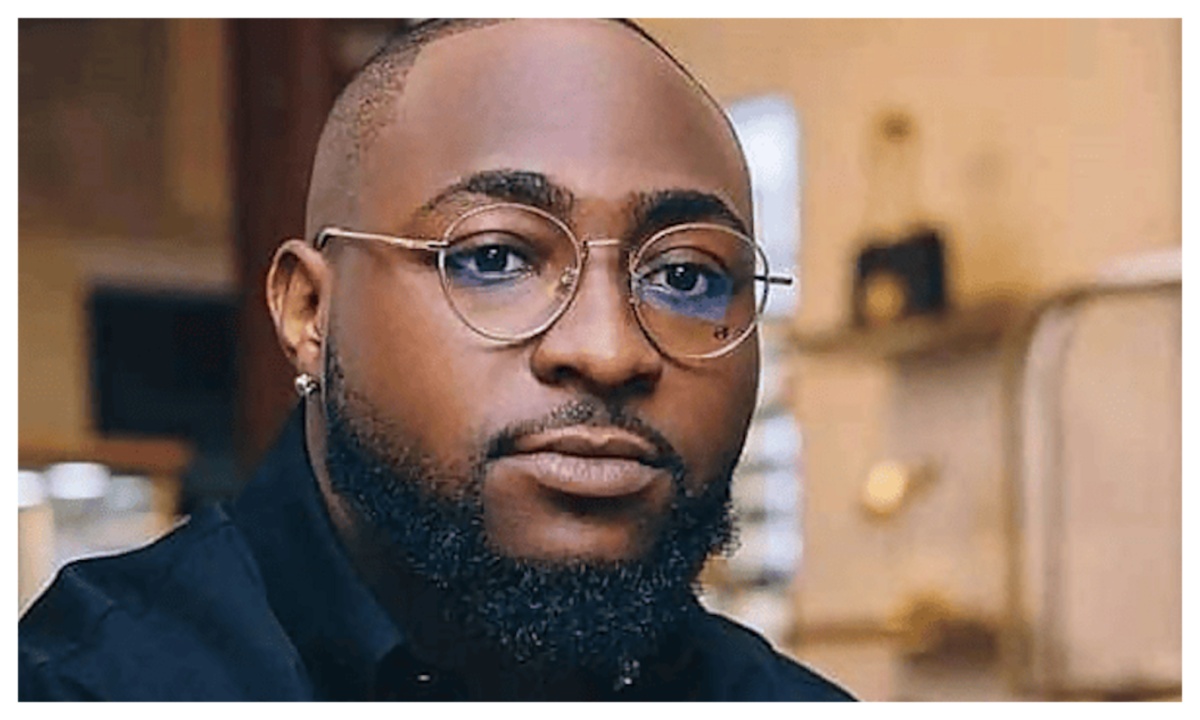 DailyPostNGR's tweet photo. Osun 2026: ‘I’ll involve Trump if anything goes wrong’ – Davido tells Tinubu https://t.co/7Y3Bfoh57N https://t.co/kIJh1I7RGR