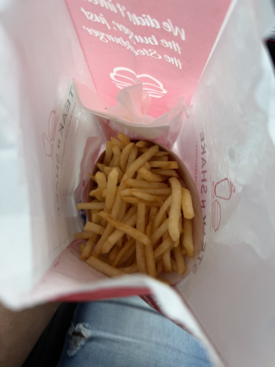 RealAlyLegge's tweet photo. When the craving hits….@SteaknShake #beeftallowfries 🤤🙌 https://t.co/62yUlCVfdf