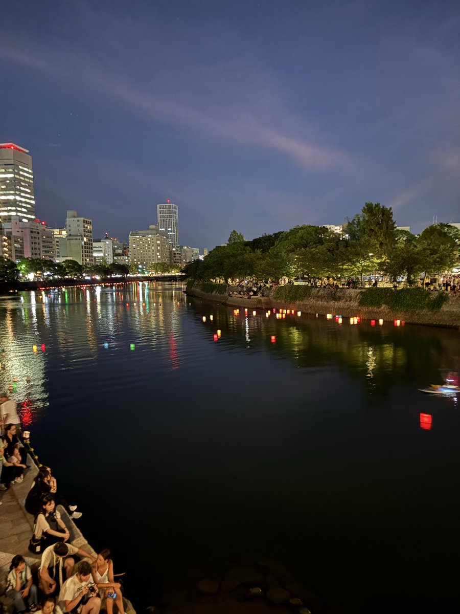 happy_k227's tweet photo. 昨日午後から宮島、厳島神社へ。
鹿がいるんですね！
夜は灯籠流しを見てきました。

#広島 https://t.co/DLzl0brSzv