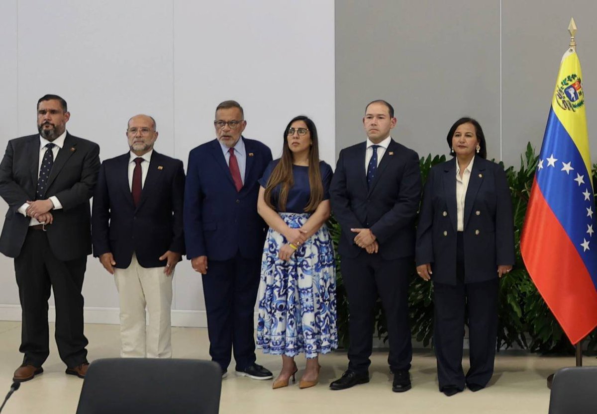 jaarreaza's tweet photo. Nueva fase de Diálogo, entre venezolan@s. Entendimientos y encuentros para atender los problemas y asuntos prioritarios del pueblo. 

La prosperidad de Venezuela es nuestra gran coincidencia. https://t.co/l5xmcFuuB7