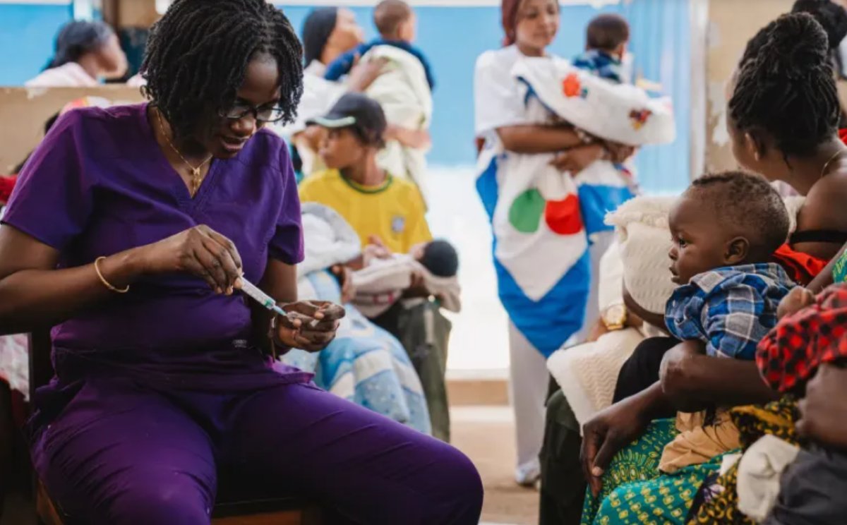 africavet's tweet photo. https://t.co/F2zbXJaCic
UNICEF et l’OMS alertent : mortalité infantile record, risques de mutation, systèmes de santé fragilisés. La course au vaccin s’accélère.
#Ebola #Ituri #NordKivu #UNICEF #OMS #SantéPublique #Mutation #MortalitéInfantile #BreakingPoint https://t.co/DJSMZtiZtt