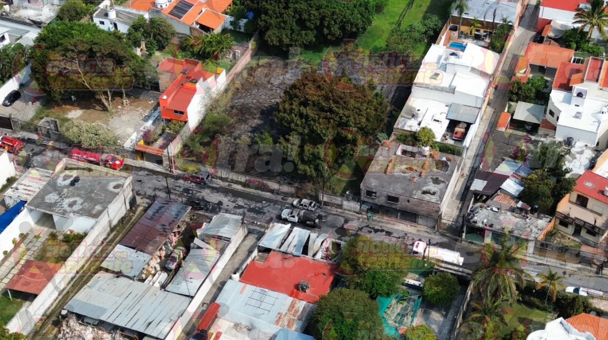 DiariodeMorelos's tweet photo. Imágenes aéreas en la zona donde ocurrió la explosión de una pipa de gas en la colonia Las Granjas, de Cuernavaca, con saldo preliminar de 16 personas lesionadas.

Fotos: Arcángel Campos / DDM https://t.co/otOpuTxyGn