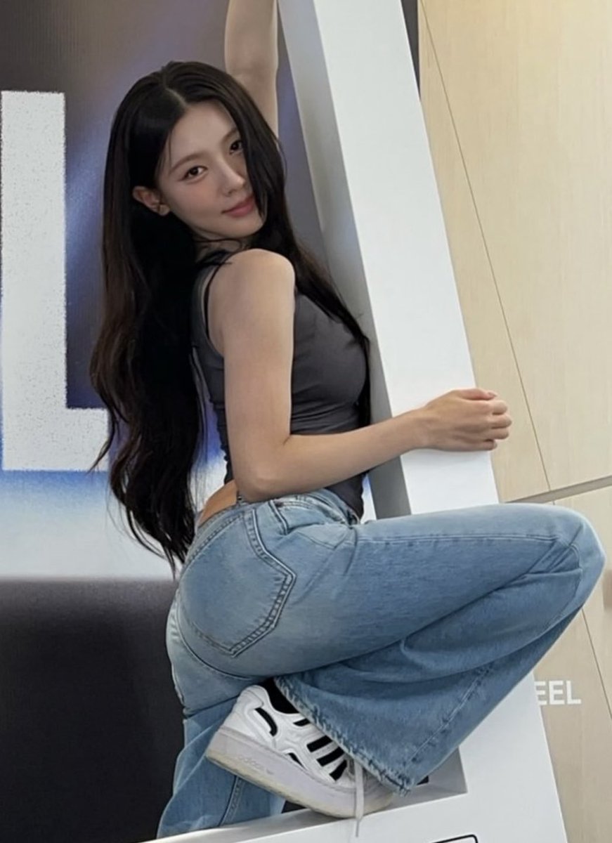haeeunmi's tweet photo. @SzechnChkn90 this hottie is asking for it https://t.co/KJcQcQXgsL