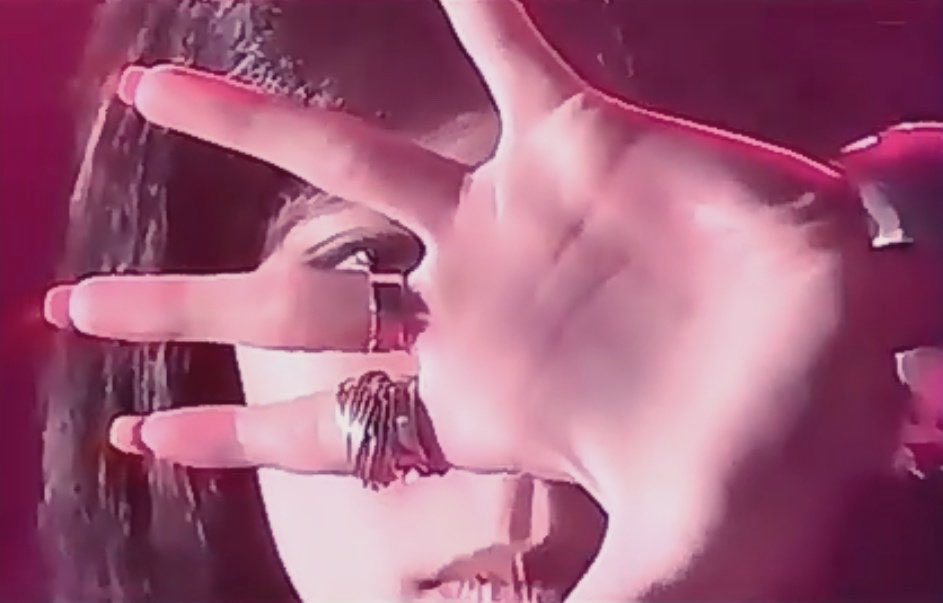 achimochi1007's tweet photo. 中森明菜『MOONLIGHT SHADOW -月に吠えろ』30年前本日リリース。
「愛撫」に続き小室哲哉作曲と編曲に、THE ALFEEの高見沢俊彦作詞。
昨年4月に大分県で開催された野外音楽フェス「ジゴロック2025」で披露し、公の場で久々に歌う彼女は話題を呼んだ。
#中森明菜 #MOONLIGHTSHADOW 
#小室哲哉 #30年前 https://t.co/H0QPs4T6cZ