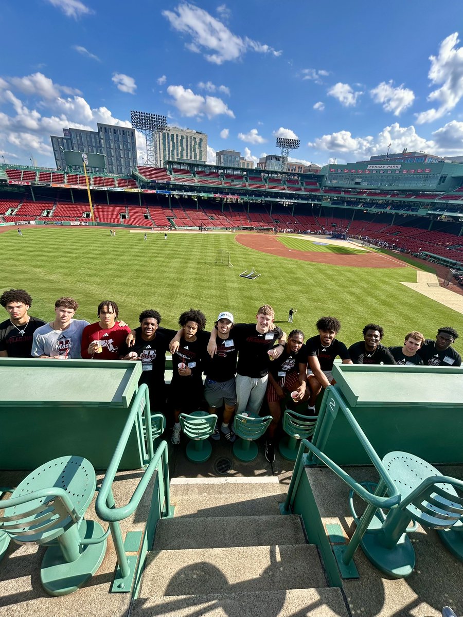 UMassMBB's tweet photo. The @RedSox are hot 🔥

Excited to catch the Sox at Fenway tonight!

#Flagship 🚩 https://t.co/x4mDq8RFih