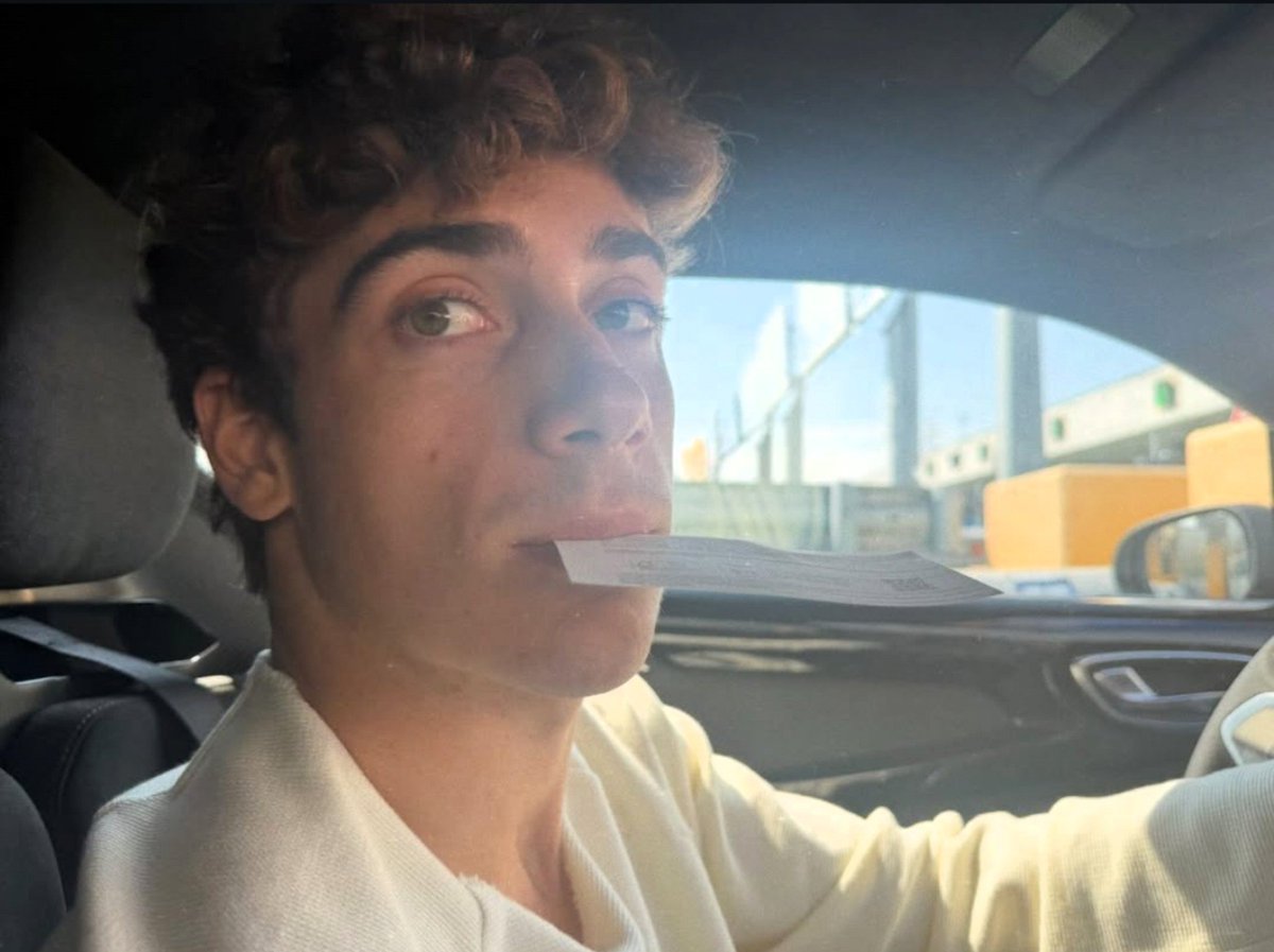 hl4tde's tweet photo. subía un montón de boyfriend material el solito dijo tomen ustedes pesadas que me reclaman !!! gracias genio seguí así https://t.co/eb93SYCkZo