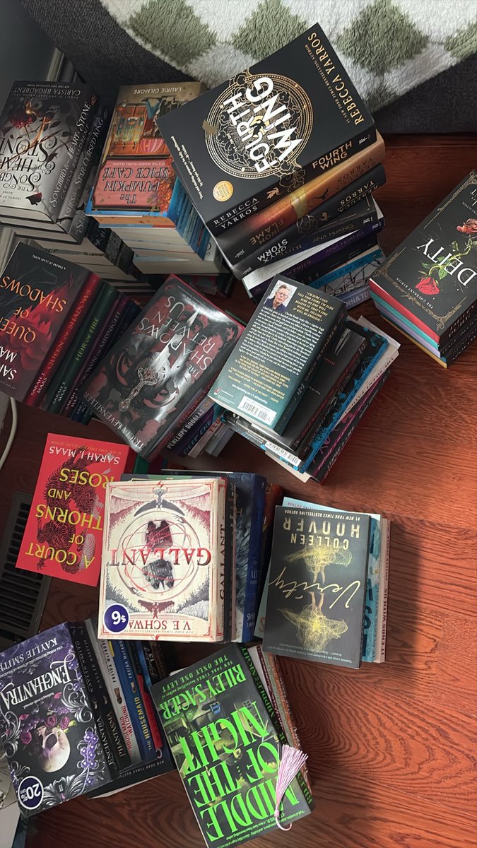 DarkHexxe's tweet photo. It was all fine and dandy until i didnt want white book shelves anymore ps. I think i have a problem maybe ? https://t.co/GpmFH2A4jn