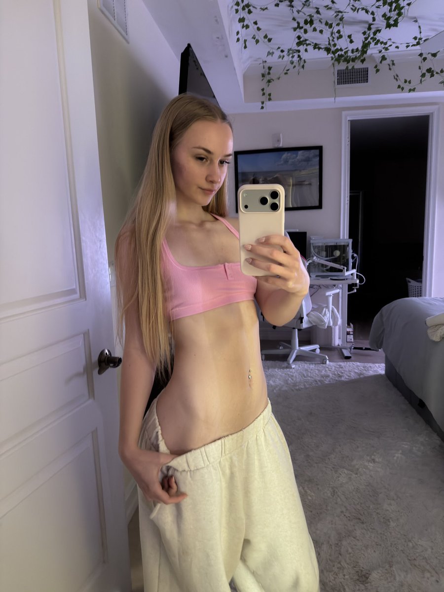 shally1808's tweet photo. Dm me for menu baby #nsfwtwt #nsfw #teen #horny https://t.co/kJS2swasET