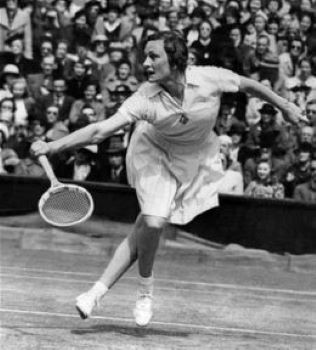 CalBearsHistory's tweet photo. Helen Jacobs, Class of 1930, was born August 6, 1908. She won 9 Grand Slam titles including US Open singles in 1932, 1933, 1934 &amp; 1935 and Wimbledon in 1936. During World War II, Jacobs became a Lt. Commander in the Navy, the highest ranking woman in US Naval Intelligence. https://t.co/dyCWx8lomM