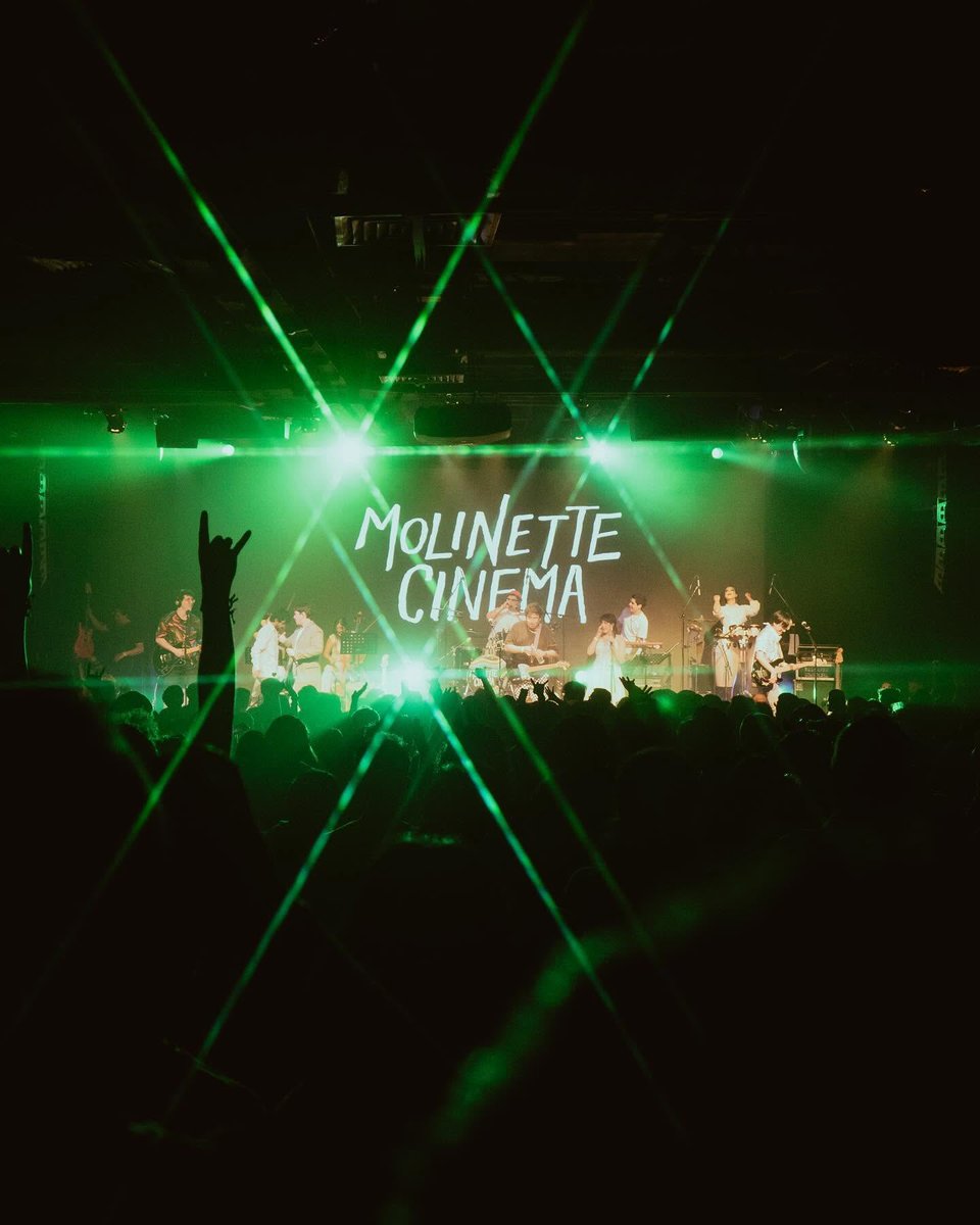 ClassMusic's tweet photo. Hoy a las 00:00 horas no puedes perderte el estreno de escuchar las rolas en vivo de @molinettecinema en tu plataforma de música favorito🌌🎶

Dale presave aquí🔗: https://t.co/arem7ZcEpr https://t.co/Ce7W4tbGvo