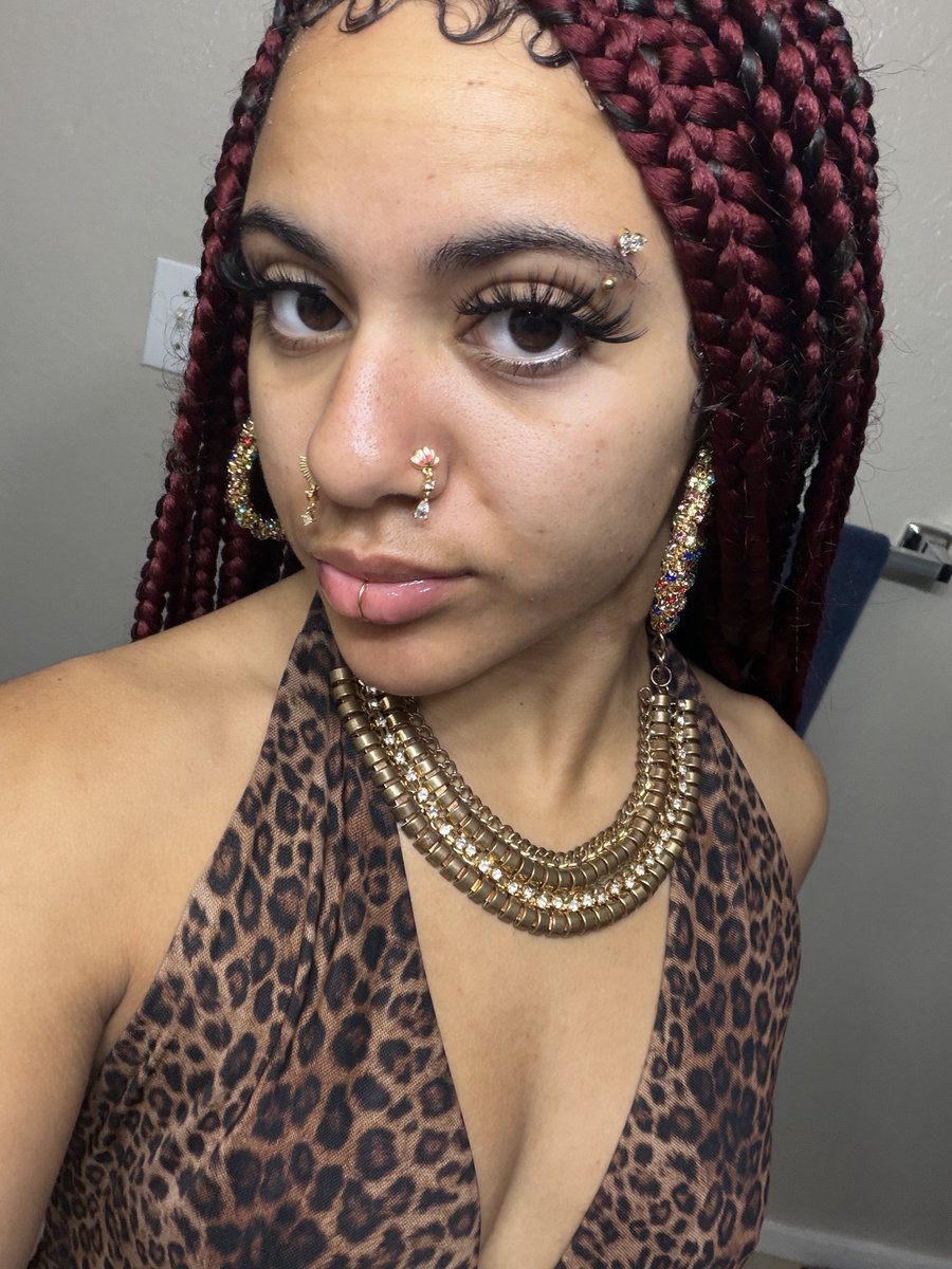 AmikkoRose's tweet photo. I want my lip pierced https://t.co/6YwowpavfN