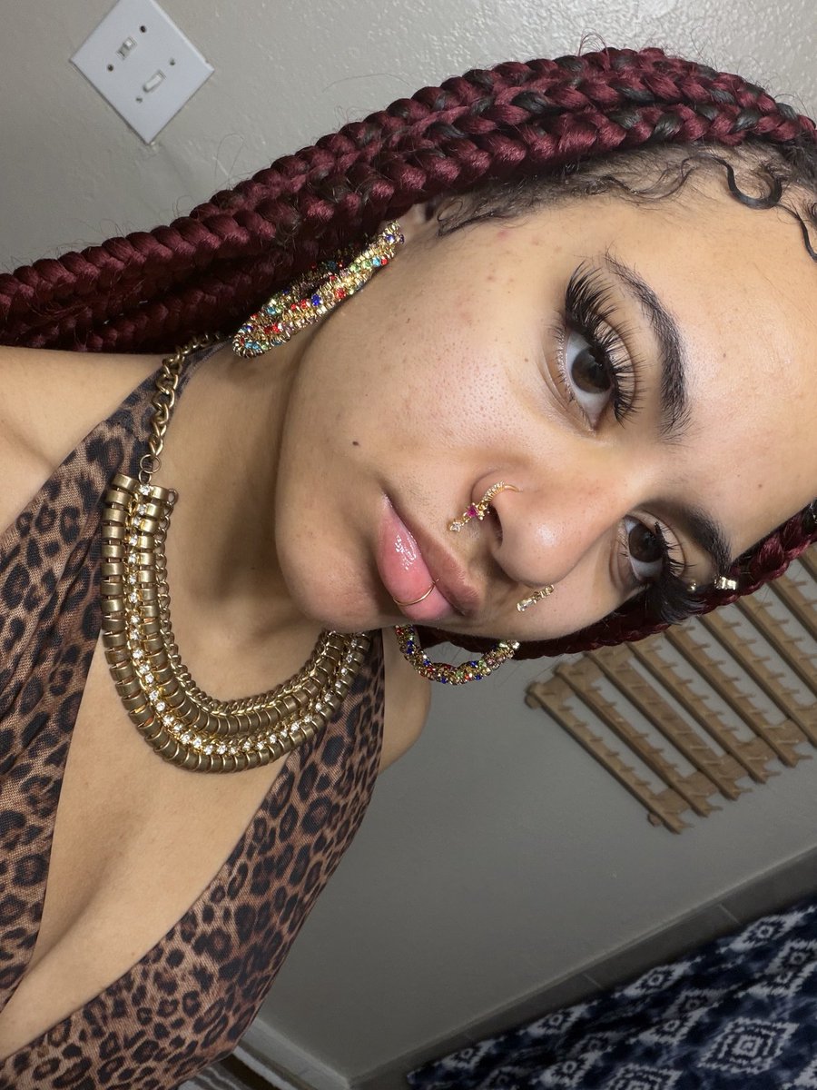 AmikkoRose's tweet photo. I want my lip pierced https://t.co/6YwowpavfN