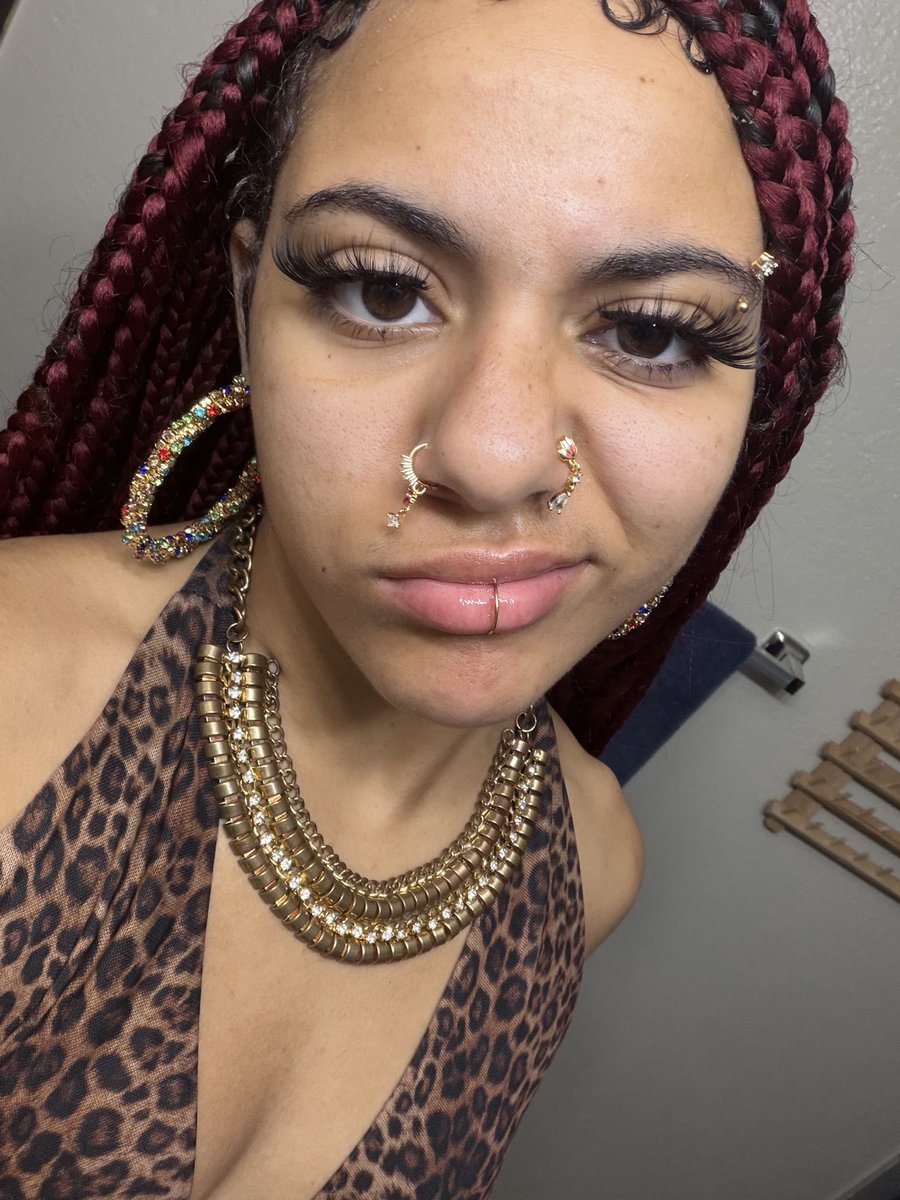AmikkoRose's tweet photo. I want my lip pierced https://t.co/6YwowpavfN