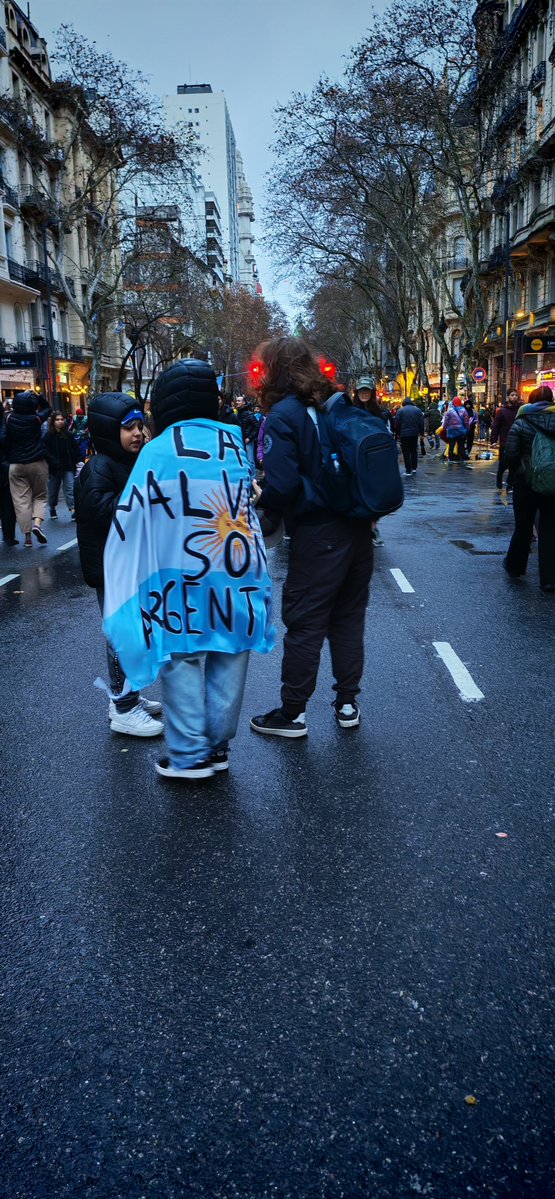 P_pazminho's tweet photo. En #congreso la gente manifestándose! #Argentina 

Comenzaron las represiones con bombas lacrimogenas! https://t.co/cK4ITho84r