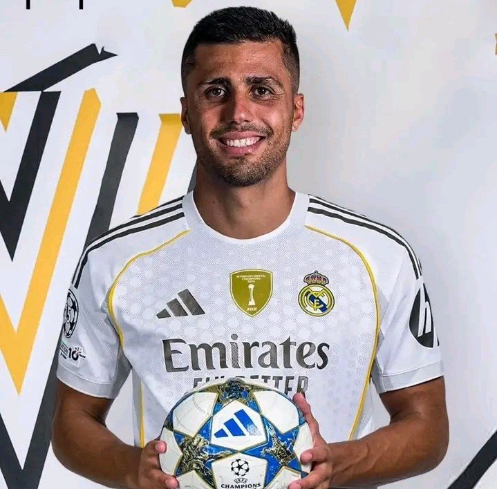 Madridpulse0's tweet photo. 🚨 Arda Güler &amp; Bernardo Silva won't fix what Rodri would.
❌Creativity isn't the problem.
✅Control is.
✅Tempo is
✅Defensive balance is.
✅Winning midfield duels is
Rodri solves all five
✅We need a general, A driver not another artist

🚨Remember this tweet, Madridistas. 👀 https://t.co/QGqjgSTb5S