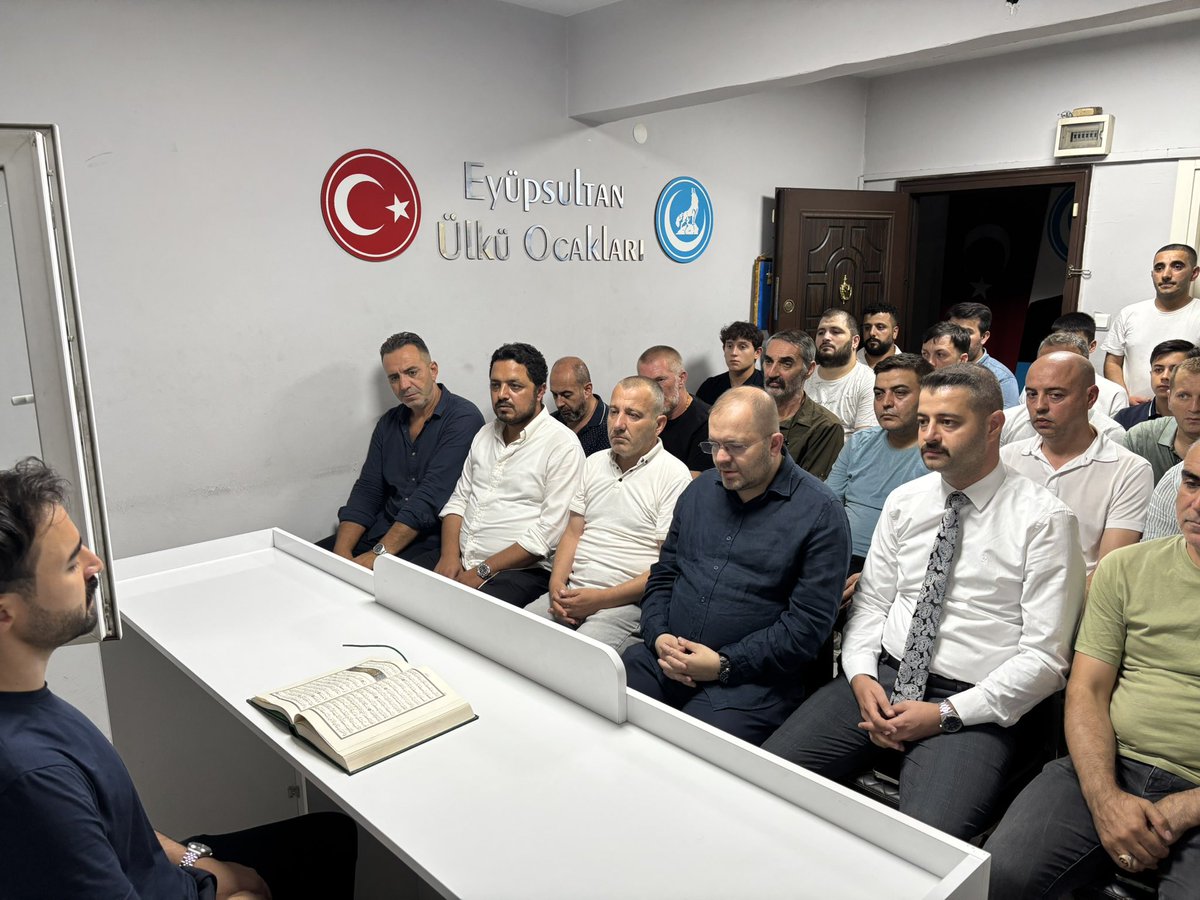 SametKaragl25's tweet photo. Milliyetçi Hareket Partisi Eyüpsultan İlçe Başkanımız Sn. Yenal Yığrık ve yöneticilerinin de katılımı ile, geçtiğimiz günlerde hakkın rahmetine kavuşan Atilla İlhan ağabeyimiz için Kuran-ı Kerim tilaveti gerçekleştirip, dualar ettik. Allah, ömrünün her anında Ocağımızın derdi ile dertlenen ve hiç bir zaman bizi yanlız bırakmayan kıymetli ağabeyimizin mekanını cennet eylesin.