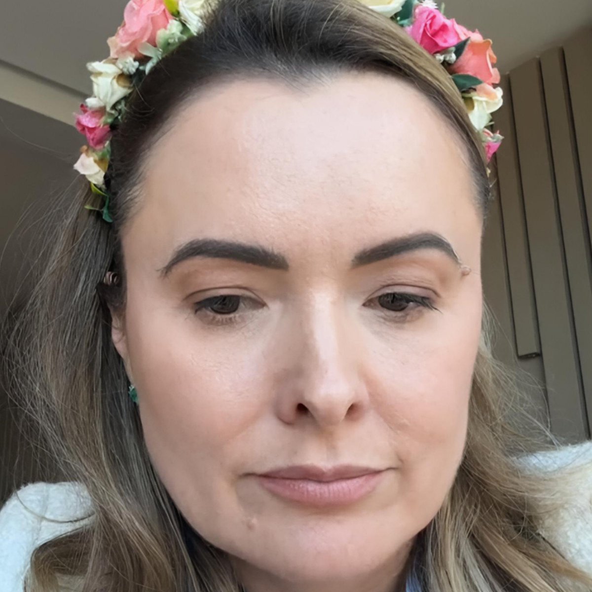 JFreiress_'s tweet photo. A deputada Julia Zanatta, que costuma faltar ao trabalho na Câmara dos Deputados e votou contra o fim da escala 6x1, declarou ao TSE um patrimônio de mais de 5 MILHÕES de reais. https://t.co/Llq9lU2Rqv