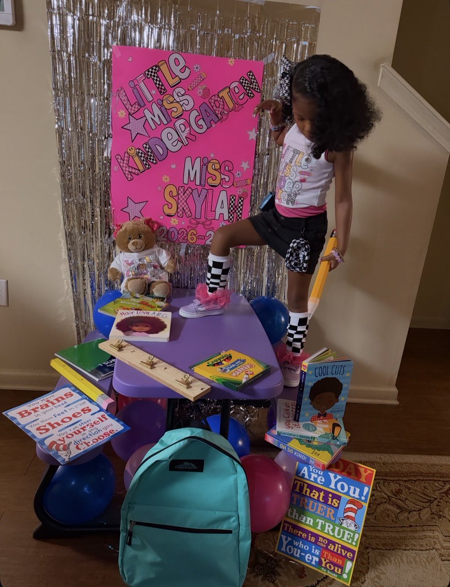 BBSPWM's tweet photo. Y’all my baby first day of kindergarten was today 🥹💜📚 Miss Skylah 💅 https://t.co/dwCosbEU2t