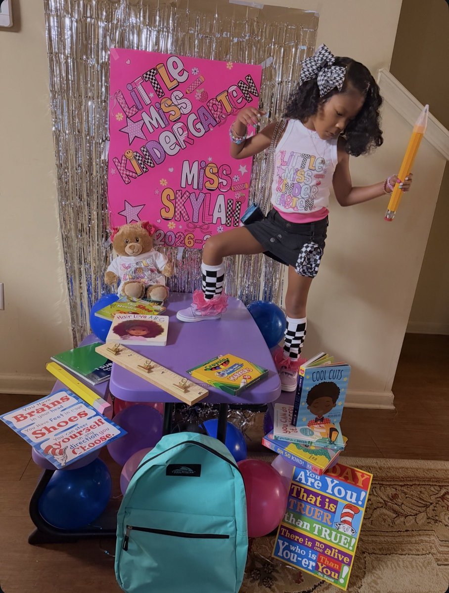 BBSPWM's tweet photo. Y’all my baby first day of kindergarten was today 🥹💜📚 Miss Skylah 💅 https://t.co/dwCosbEU2t
