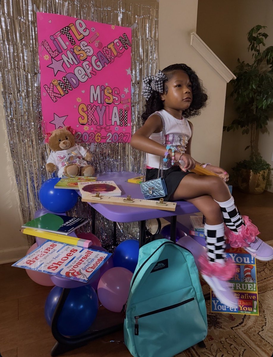BBSPWM's tweet photo. Y’all my baby first day of kindergarten was today 🥹💜📚 Miss Skylah 💅 https://t.co/dwCosbEU2t