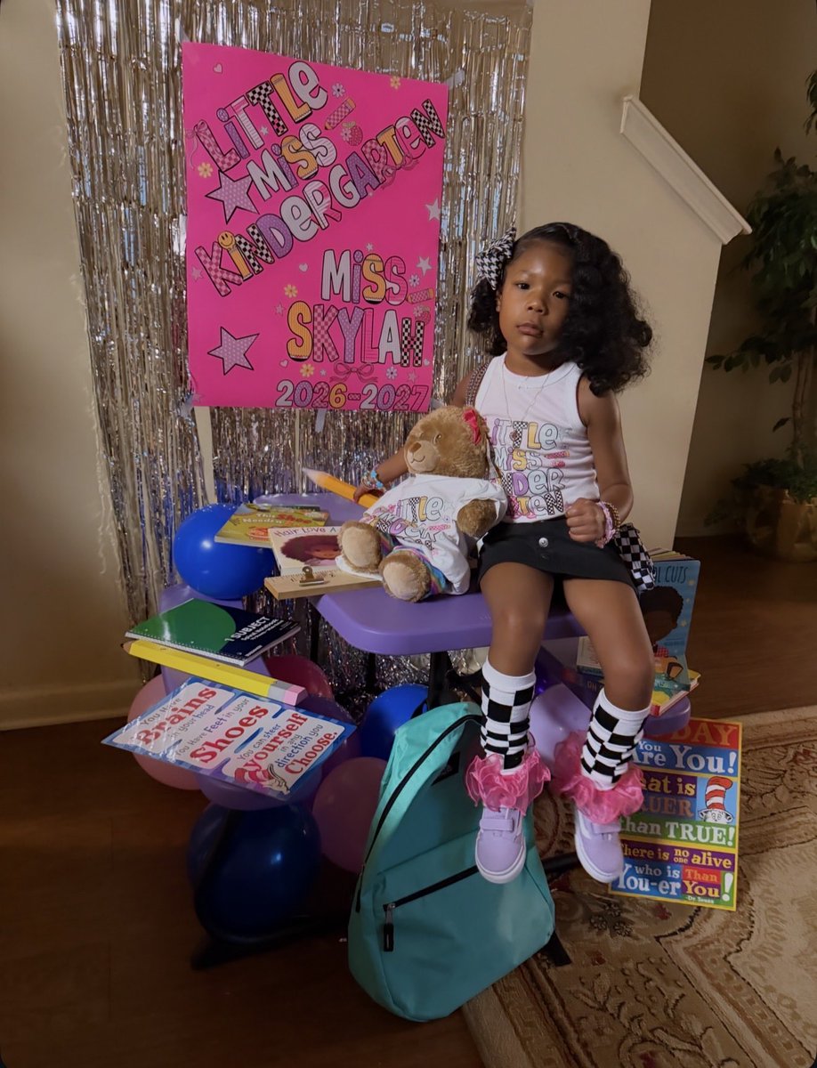 BBSPWM's tweet photo. Y’all my baby first day of kindergarten was today 🥹💜📚 Miss Skylah 💅 https://t.co/dwCosbEU2t