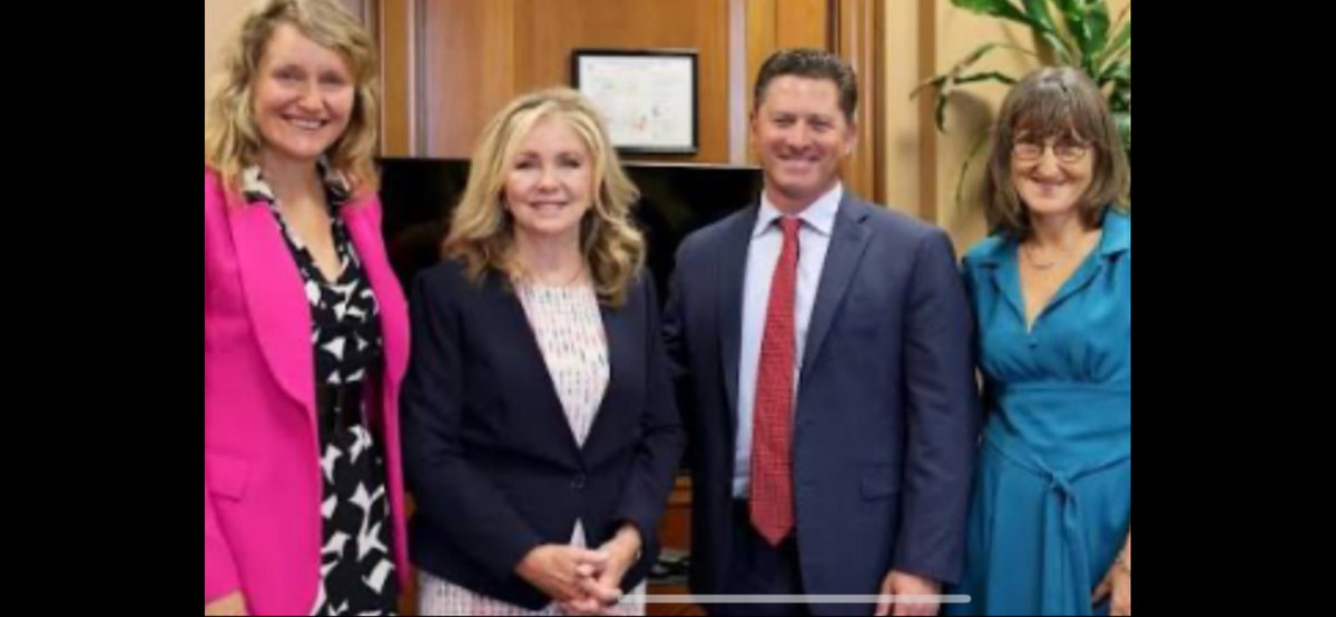 Iexposeidir8he's tweet photo. In case if people need proof that @MarshaBlackburn, and Beeban Kidron were involved together here’s a pic of them:

Kidron is the one on the right.

Kidron is one of the chief architects of the UK Online Safety Act and gave Blackburn/Blumenthal the idea for KOSA. https://t.co/6obIlgKoET