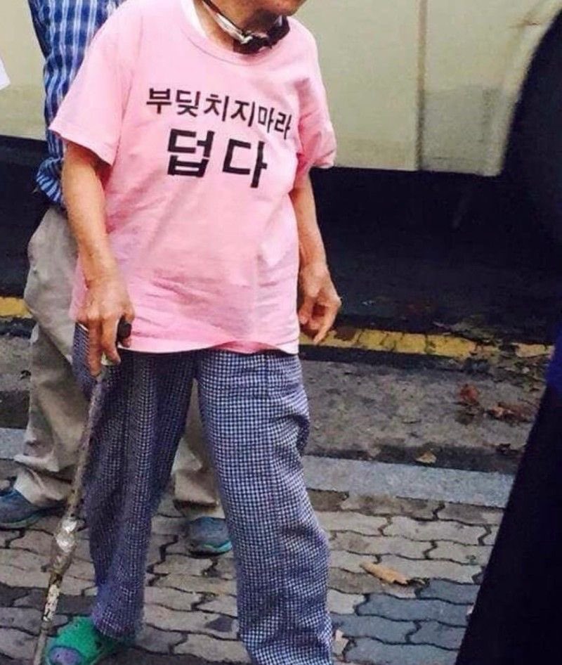 jakemichaelryan's tweet photo. 이렇게 야르하게 입고 거리를 누비고싶음 

#한국더위 https://t.co/yZxtGNtI5a
