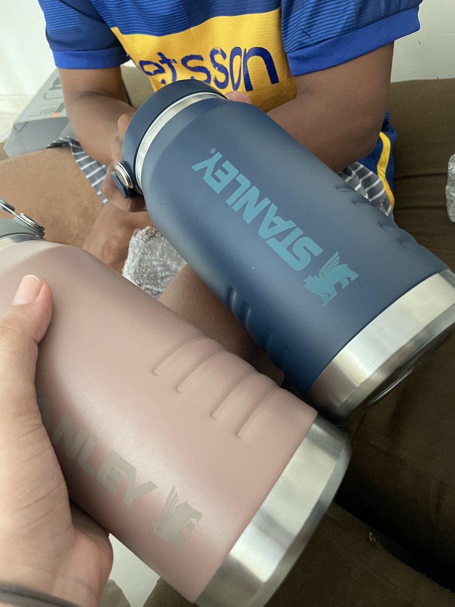 arroyo_dann17's tweet photo. Mi amorcito comprando termitos iguales para que seamos twins. 🩷💙 @JavierFrancoM https://t.co/ZXcMSrenar