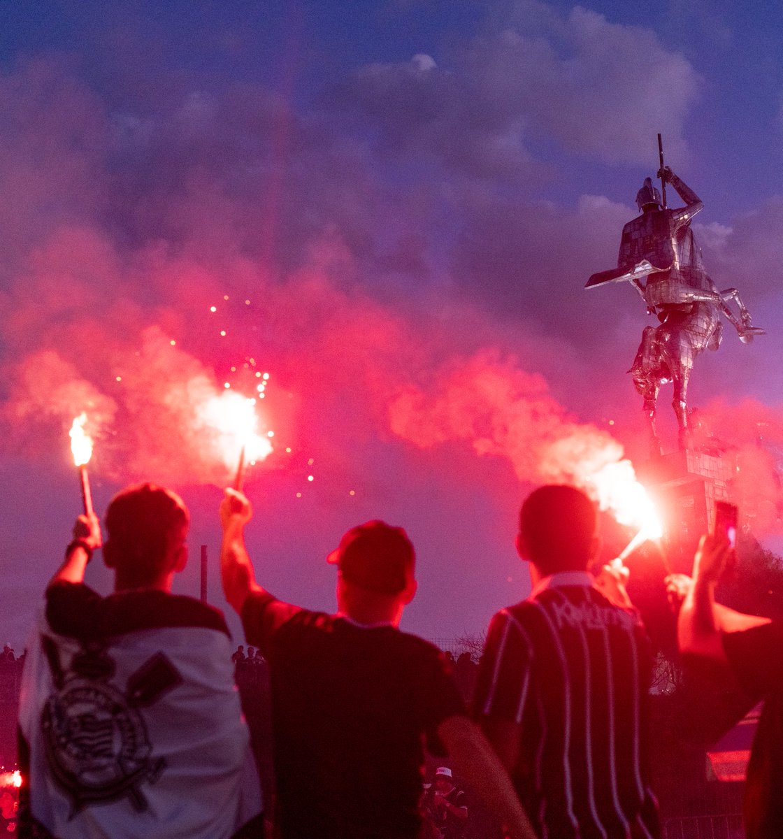 Corinthians's tweet photo. 🎶 Saravá São Jorge, que ele vai nos ajudar! 🎶

📸 Rodrigo Coca / Corinthians

#SCCPxINT
#VaiCorinthians https://t.co/jQCr6Seag4
