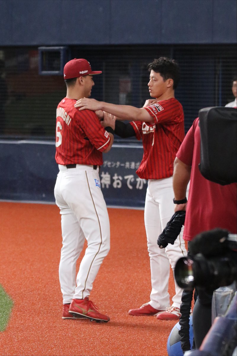 __km__7__'s tweet photo. するのはいいけどされるのは断固拒否マン
2026.08.07 京セラドーム大阪
#RakutenEagles #村林一輝 選手 #辰己涼介 選手 https://t.co/iQ4bQFXDkV