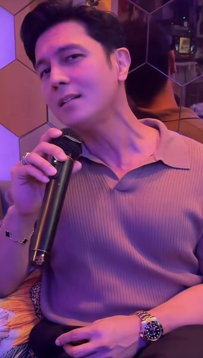 VsVminbts's tweet photo. Gwapo na sigerist pa 🤣🤣🤣🤣🤣🤣🤣🤣 https://t.co/bjFYTosWiT