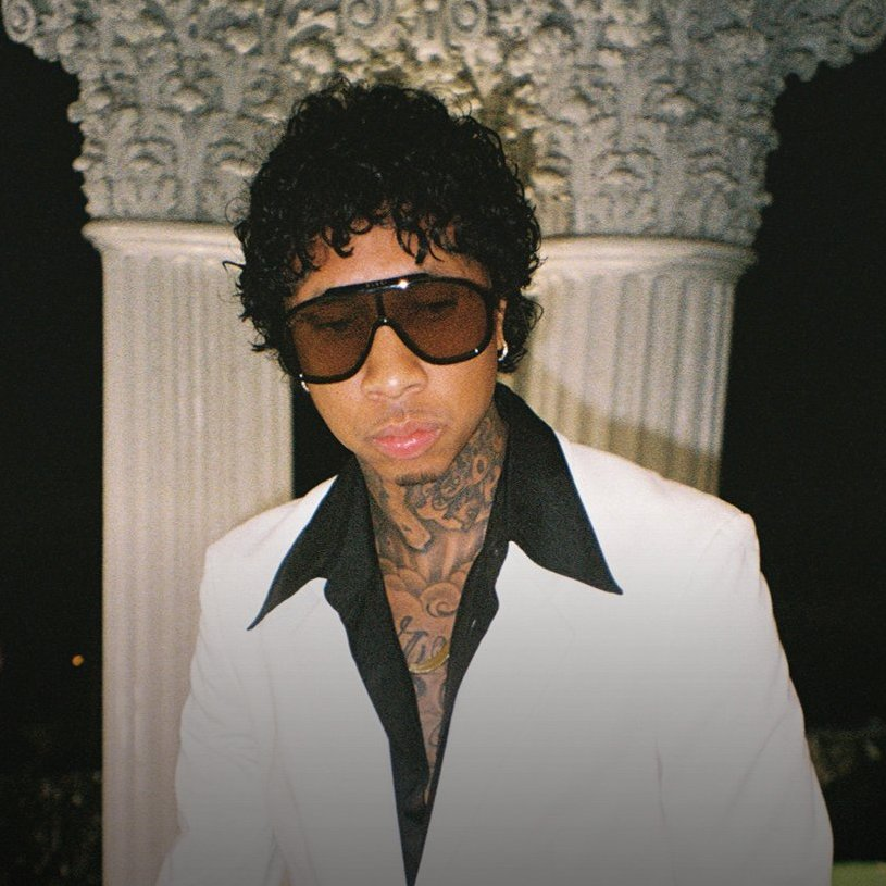 RapMais's tweet photo. 🤖 TYGA DIZ QUE A INTELIGÊNCIA ARTIFICIAL É O “NOVO AUTO-TUNE” DA MÚSICA

O rapper assumiu que usou IA como ferramenta na criação de “$TARFACE” e afirmou que a resistência atual lembra a rejeição enfrentada pelo Auto-Tune no passado.

“NÃO É DIFERENTE DE QUANDO O AUTO-TUNE SURGIU. ALGUMAS PESSOAS ERAM CONTRA, MAS ARTISTAS DE VERDADE PEGARAM A FERRAMENTA E USARAM.”