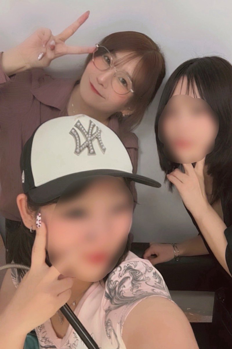 himari_sama315's tweet photo. そういえばちょっと前だけどNAMI様とまどか様とお出かけした��の🙌
多分私があげてないからあげちゃいけんと気を遣ってくれてるのかなって思ったけど加工感わからなくて上げてないだけだよ🥹
私も分からなかったからモザイクしたけど私はフリー素材でどうぞ（笑） https://t.co/Q4hCsyLM12