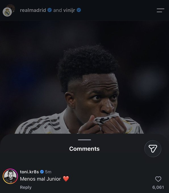 Cr7stianismo_'s tweet photo. Toni Kroos, Karim Benzema, Marcelo, Nacho y Lucas reaccionando y comentando la renovación de Vinícius Junior.

Nunca fue tan fácil elegir a un futbolista como el líder del proyecto.

Las leyendas del Real Madrid se reconocen entre ellas. https://t.co/ymB18cNcbj