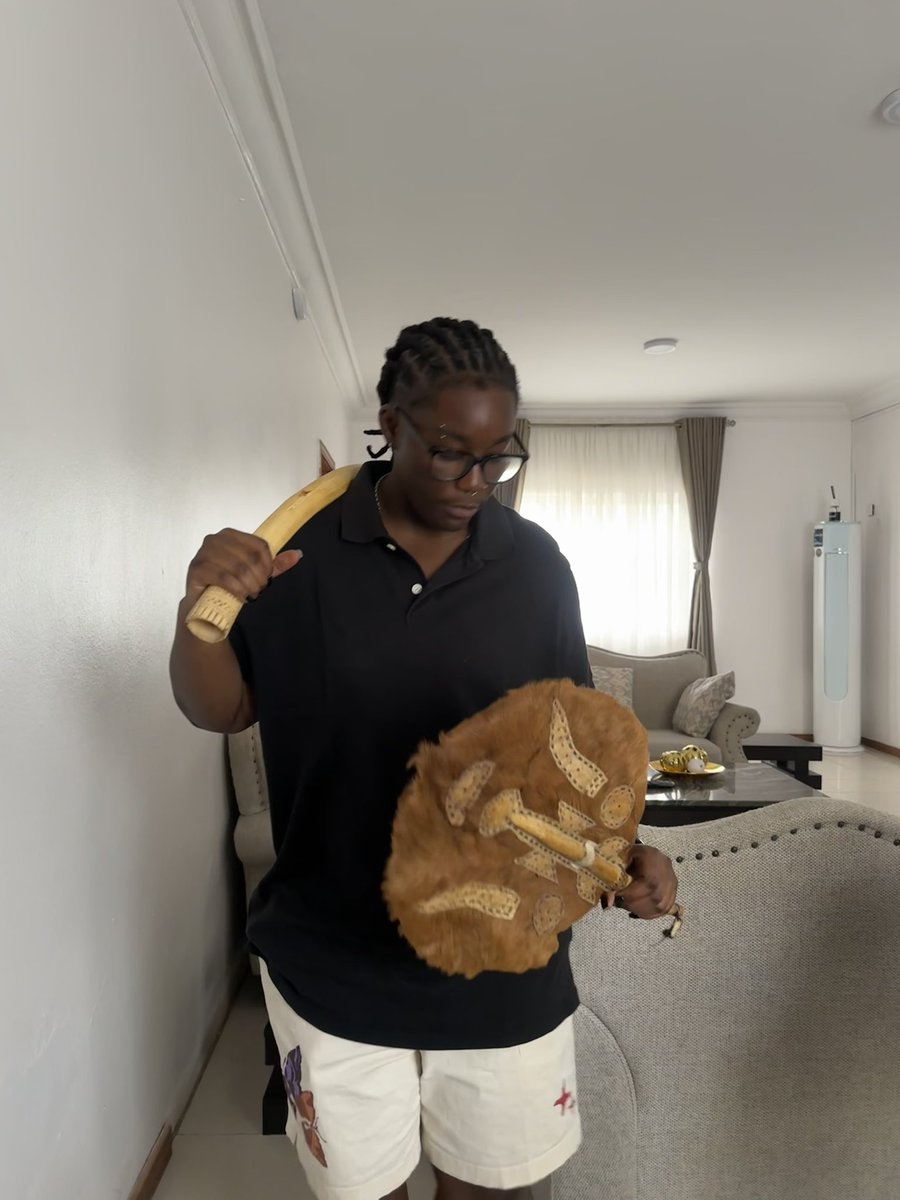 Caspietheghoul's tweet photo. Every once in a while I go back home to cosplay a rich playboy #nigerianstud https://t.co/sXYbzC3kSk