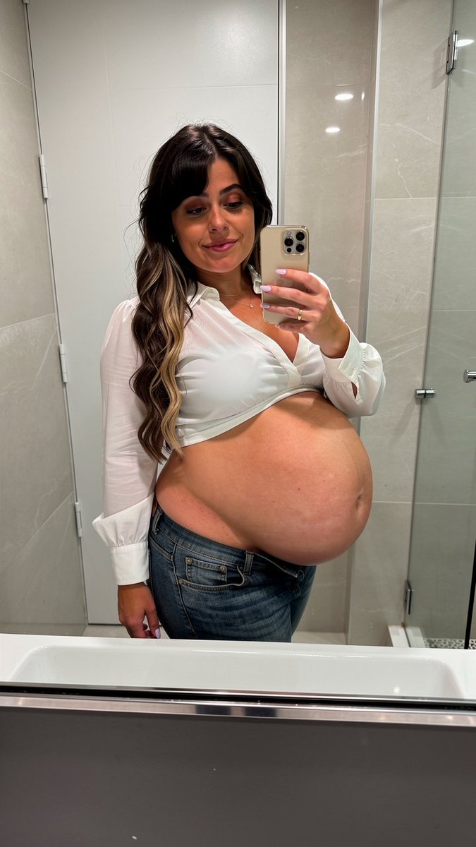 HarrietM03's tweet photo. You think I could eat anymore??

#stuffed #belly #bloated #stuffing https://t.co/baYYl1MAb3