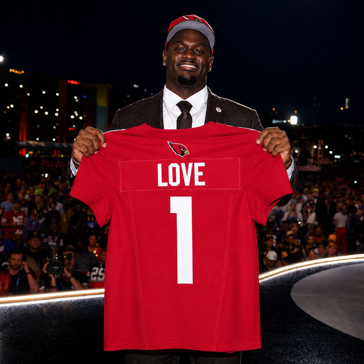 MySportsUpdate's tweet photo. #Cardinals RB Jeremiyah Love still holds the record for the most guaranteed money in an RB contract at $53M, even after all the RB deals that got done this week for Bijan Robinson, Jonathan Taylor, and Jahmyr Gibbs. https://t.co/9VAOLeTWkP