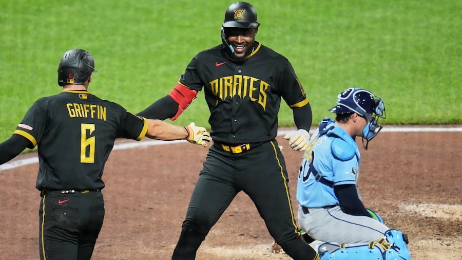 TheBuccosFan's tweet photo. You can see the @Pirates are really missing Griffin and Cruz in the lineup. They can't return soon enough! #InjuriesStink ๐ #LetsGoBucs https://t.co/qJFDEEEEI2
