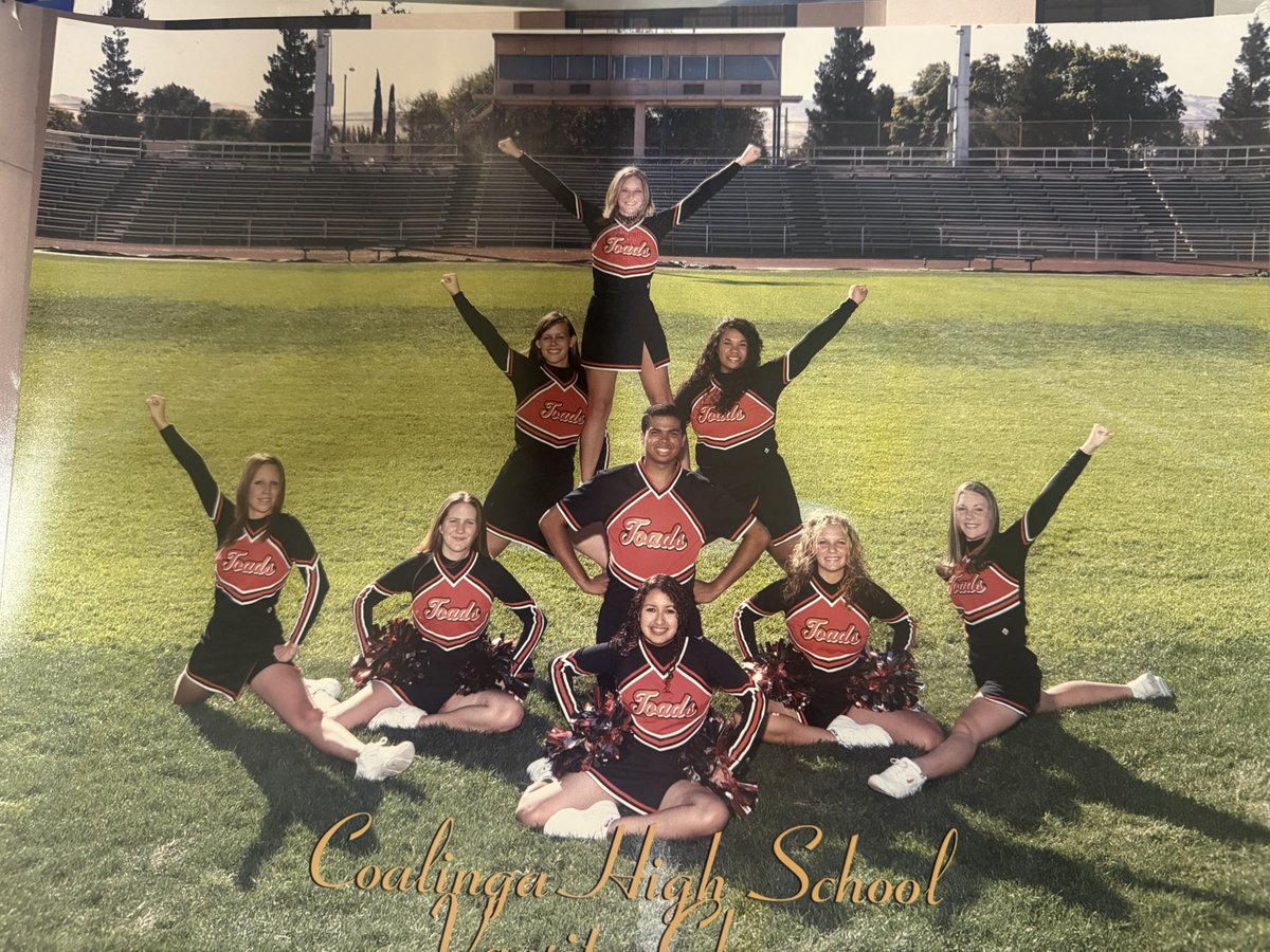 chstoads's tweet photo. THROWBACK THURSDAY: In the early 2000βs the Black Eyed Peas and Linkin Park dominated the radio waves and Finding Nemo was tops in the box office. The Horned Toads had school spirit and even had dominated the links with a strong golf team! #ToadPRIDE #Tradition https://t.co/mG4tHX0giK