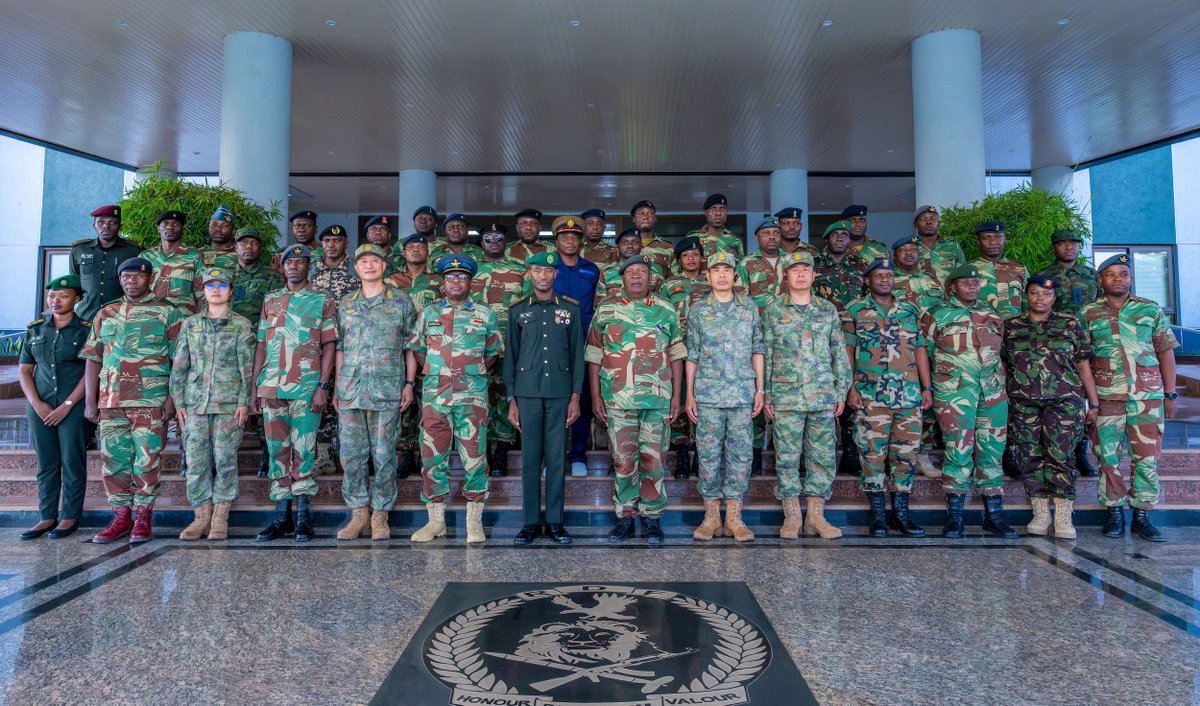 RwandaMoD's tweet photo. The Rwanda Defence Force (RDF) Chief of Defence Staff, Gen MK Mubarakh, today received a delegation of senior student officers from the Zimbabwe Staff College Joint Command and Staff Course 39 at RDF Headquarters, as they concluded a two-week study tour in Rwanda.

The visit aimed to strengthen professional military cooperation and providing the delegation with insights into Rwanda’s experience in security, governance, and post-conflict recovery.

Addressing the delegation, Gen MK Mubarakh highlighted that the study tour reflects the strong and growing relationship between the Rwanda Defence Force and the Zimbabwe Defence Force. He noted that such exchanges help strengthen professional ties, enhance mutual understanding, and promote cooperation for the benefit of both defence forces.
=================
Umugaba Mukuru w’Ingabo z’u Rwanda (RDF), Gen MK Mubarakh, uyu munsi yakiriye ku cyicaro gikuru cya RDF, itsinda rya Ofisiye Bakuru biga mu Ishuri Rikuru rya Gisirikare rya Zimbabwe, basoza urugendoshuri rwamaze ibyumweru bibiri mu Rwanda.

Uru ruzinduko rwari rugamije kurushaho gushimangira ubufatanye mu bya gisirikare hagati y’impande zombi no gusangizanya ubunararibonye bw' u Rwanda  ku mutekano, imiyoborere myiza no kwiyubaka nyuma y'urugamba rwo kubohora igihugu.

Mu ijambo yabagejejeho, Gen MK Mubarakh yavuze ko uru rugendoshuri rugaragaza umubano mwiza kandi ugenda urushaho gushinga imizi hagati y’Ingabo z’u Rwanda n’Ingabo za Zimbabwe.
Yashimangiye ko gahunda nk’izi zo gusurana no gusangizanya ubumenyi zifasha gukomeza umubano no guteza imbere ubufatanye kandi bugirira akamaro ingabo z’ibihugu byombi.