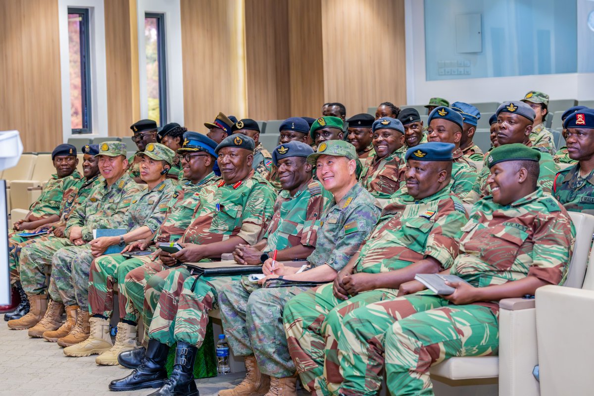 RwandaMoD's tweet photo. The Rwanda Defence Force (RDF) Chief of Defence Staff, Gen MK Mubarakh, today received a delegation of senior student officers from the Zimbabwe Staff College Joint Command and Staff Course 39 at RDF Headquarters, as they concluded a two-week study tour in Rwanda.

The visit aimed to strengthen professional military cooperation and providing the delegation with insights into Rwanda’s experience in security, governance, and post-conflict recovery.

Addressing the delegation, Gen MK Mubarakh highlighted that the study tour reflects the strong and growing relationship between the Rwanda Defence Force and the Zimbabwe Defence Force. He noted that such exchanges help strengthen professional ties, enhance mutual understanding, and promote cooperation for the benefit of both defence forces.
=================
Umugaba Mukuru w’Ingabo z’u Rwanda (RDF), Gen MK Mubarakh, uyu munsi yakiriye ku cyicaro gikuru cya RDF, itsinda rya Ofisiye Bakuru biga mu Ishuri Rikuru rya Gisirikare rya Zimbabwe, basoza urugendoshuri rwamaze ibyumweru bibiri mu Rwanda.

Uru ruzinduko rwari rugamije kurushaho gushimangira ubufatanye mu bya gisirikare hagati y’impande zombi no gusangizanya ubunararibonye bw' u Rwanda  ku mutekano, imiyoborere myiza no kwiyubaka nyuma y'urugamba rwo kubohora igihugu.

Mu ijambo yabagejejeho, Gen MK Mubarakh yavuze ko uru rugendoshuri rugaragaza umubano mwiza kandi ugenda urushaho gushinga imizi hagati y’Ingabo z’u Rwanda n’Ingabo za Zimbabwe.
Yashimangiye ko gahunda nk’izi zo gusurana no gusangizanya ubumenyi zifasha gukomeza umubano no guteza imbere ubufatanye kandi bugirira akamaro ingabo z’ibihugu byombi.