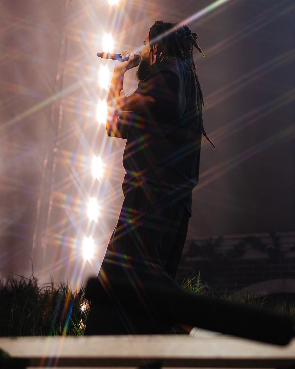JColeOnTour's tweet photo. J. Cole for Night 5 of his New York takeover in Queens for The Fall-Off World Tour 🗽 https://t.co/G6VkJJcOLf